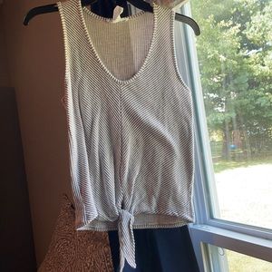 Very soft tank with front tie